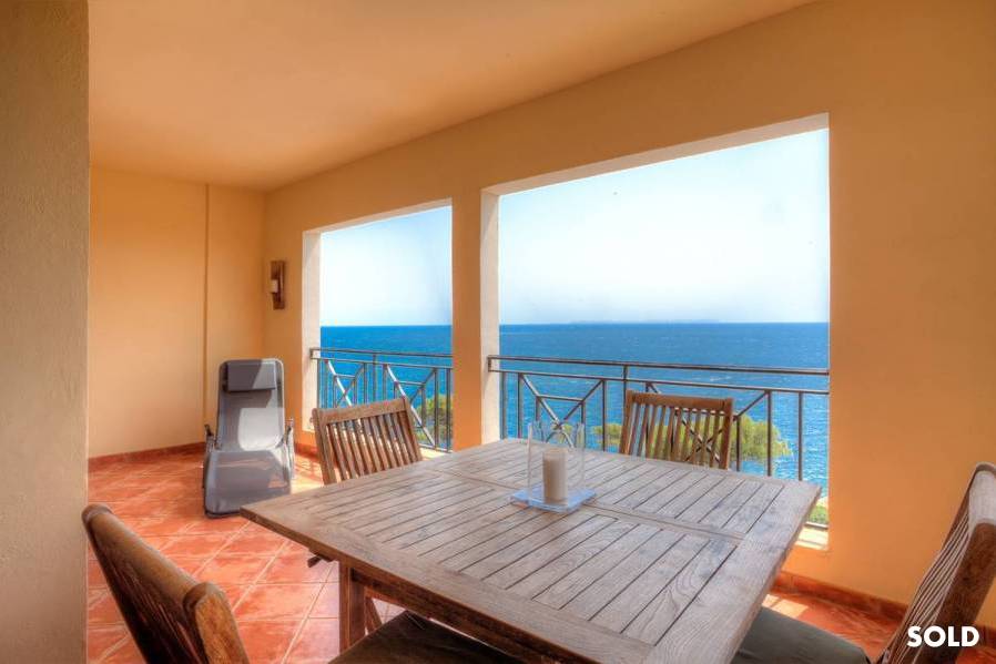 Sea view flat in dreamlike complex