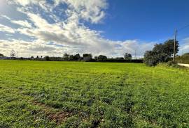 Finca building plot on the outskirts of the village