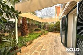 Ground floor flat with 100 m² private garden