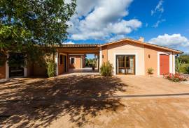 Finca Casa Mas. A luxurious finca that offers tranquillity, space and captures the true essence of Mallorca Finca Casa Mas. A luxurious finca that offers tranquillity, space and captures the true essence of Mallorca