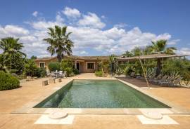 Finca Casa Mas. A luxurious finca that offers tranquillity, space and captures the true essence of Mallorca Finca Casa Mas. A luxurious finca that offers tranquillity, space and captures the true essence of Mallorca