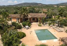 Finca Casa Mas. A luxurious finca that offers tranquillity, space and captures the true essence of Mallorca Finca Casa Mas. A luxurious finca that offers tranquillity, space and captures the true essence of Mallorca