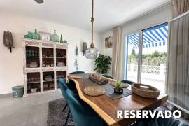 Villa reformada con piscina al estilo Ibizenko