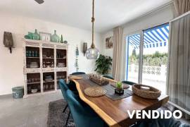 Villa reformada con piscina al estilo Ibizenko