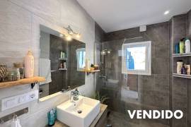 Villa reformada con piscina al estilo Ibizenko