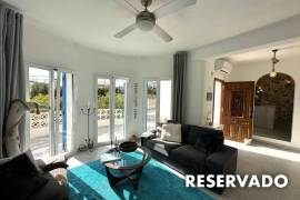 Villa reformada con piscina al estilo Ibizenko