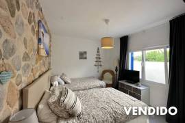 Villa reformada con piscina al estilo Ibizenko