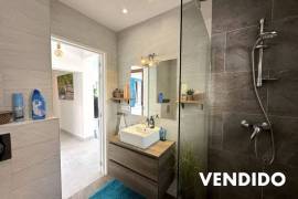 Villa reformada con piscina al estilo Ibizenko