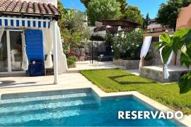 Villa reformada con piscina al estilo Ibizenko