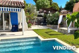 Villa reformada con piscina al estilo Ibizenko