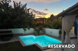 Villa reformada con piscina al estilo Ibizenko