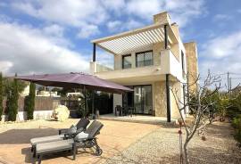 Light-flooded new build villa in Cala Pi