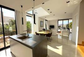 Light-flooded new build villa in Cala Pi