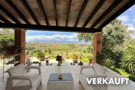 Lichtdurchflutete Finca mit Traumblick auf die Sierra de Tramuntana