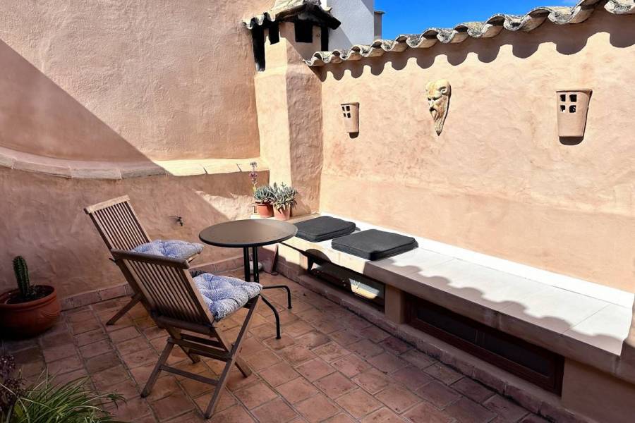 Modernisiertes Dorfhaus mit schöner Dachterrasse