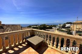 Newly renovated end terraced house with sea view