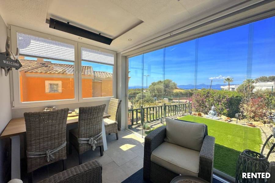 Newly renovated end terraced house with sea view