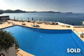 Luxury refurbished sea view flat in Cala Fornells