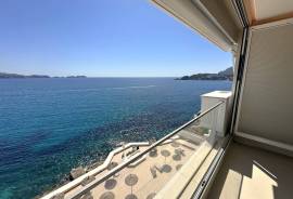 Piso de lujo reformado con vistas al mar en Cala Fornells
