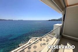 Piso de lujo reformado con vistas al mar en Cala Fornells