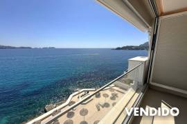 Piso de lujo reformado con vistas al mar en Cala Fornells