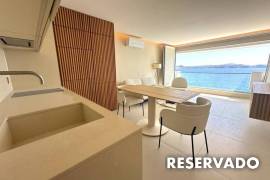 Piso de lujo reformado con vistas al mar en Cala Fornells