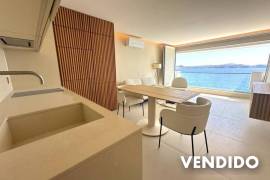 Piso de lujo reformado con vistas al mar en Cala Fornells