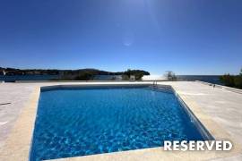 Well-kept flat with beach access in 1st sea line