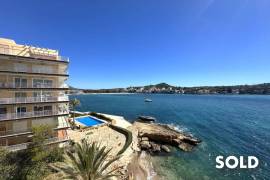 Well-kept flat with beach access in 1st sea line
