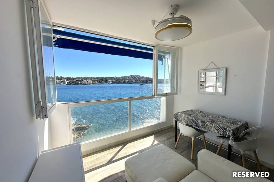 Well-kept flat with beach access in 1st sea line