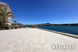 Well-kept flat with beach access in 1st sea line