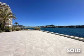 Well-kept flat with beach access in 1st sea line