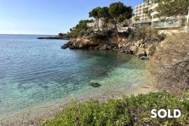 Well-kept flat with beach access in 1st sea line