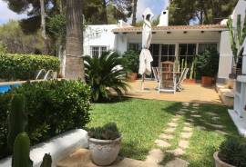 Chalet ibicenco alquilado con piscina