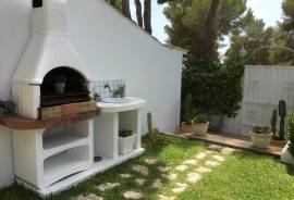 Chalet ibicenco alquilado con piscina