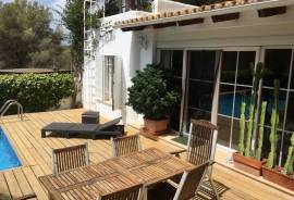 Chalet ibicenco alquilado con piscina