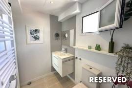 Bright, modern penthouse with spacious roof terrace and whirlpool