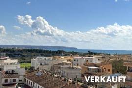 Helles, modernes Penthouse mit großzügiger Dachterrasse und Whirlpool