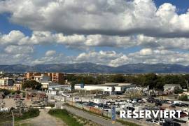 Helles, modernes Penthouse mit großzügiger Dachterrasse und Whirlpool