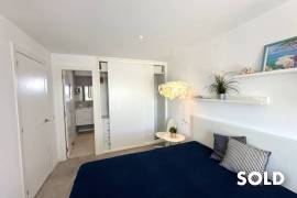 Bright, modern penthouse with spacious roof terrace and whirlpool