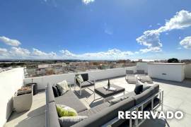 Ático luminoso y moderno con amplia azotea y jacuzzi