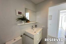 Bright, modern penthouse with spacious roof terrace and whirlpool