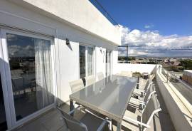 Ático luminoso y moderno con amplia azotea y jacuzzi
