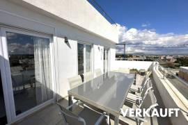 Helles, modernes Penthouse mit großzügiger Dachterrasse und Whirlpool