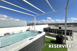 Helles, modernes Penthouse mit großzügiger Dachterrasse und Whirlpool