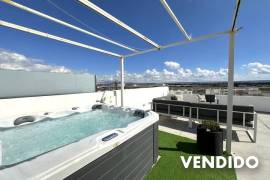 Ático luminoso y moderno con amplia azotea y jacuzzi