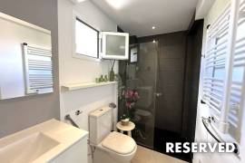 Bright, modern penthouse with spacious roof terrace and whirlpool