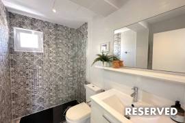 Bright, modern penthouse with spacious roof terrace and whirlpool