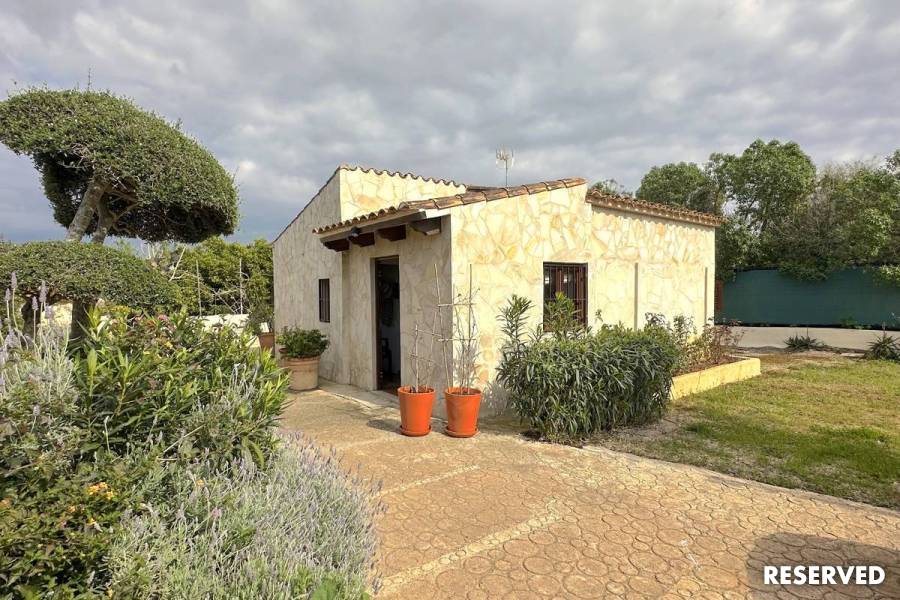 Small, cosy finca rústica with guest area in Llucmajor