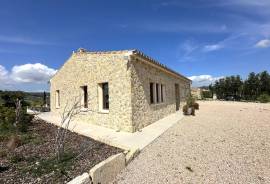 Finca de nueva construcción con tecnología moderna y encanto mediterráneo